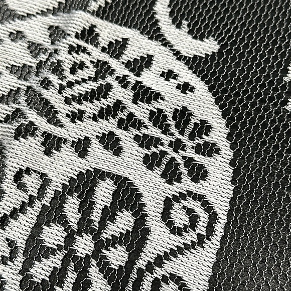 Lace Skull and Rose Table Runner - Picture 3 of 4